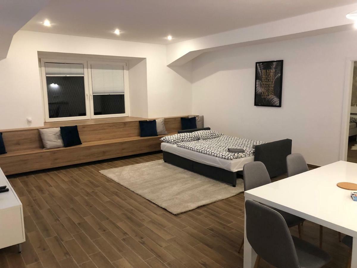 Jure Apartment In リュブリャナ エクステリア 写真