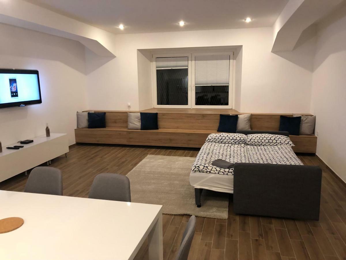 Jure Apartment In リュブリャナ エクステリア 写真